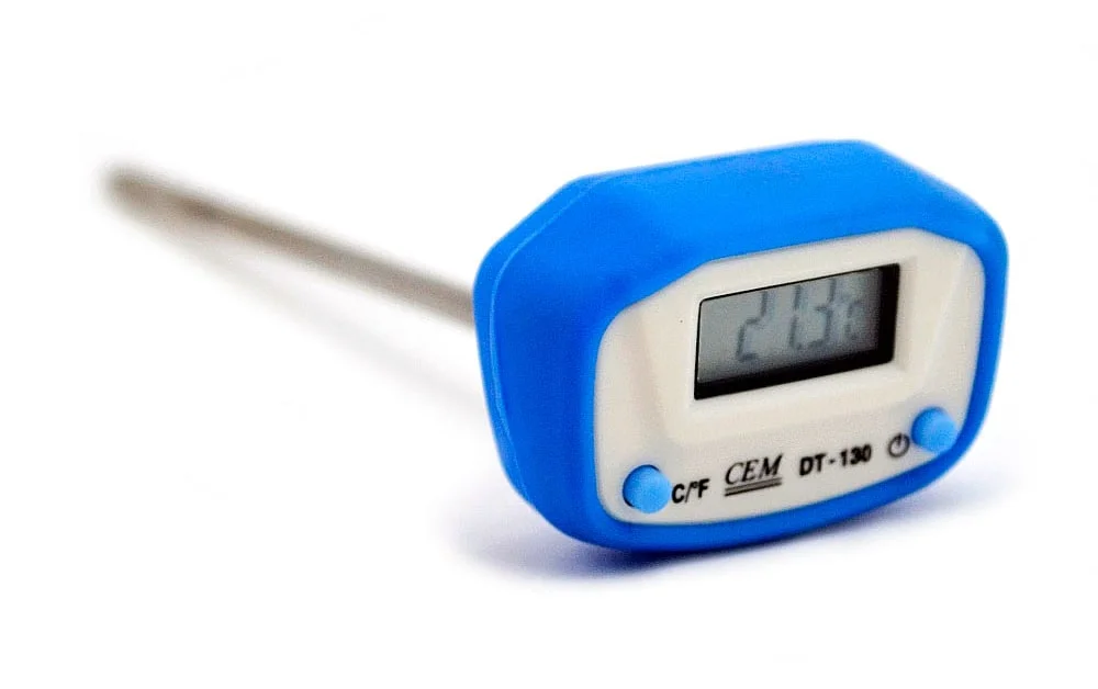 Цифровой термометр CEM DT-133A